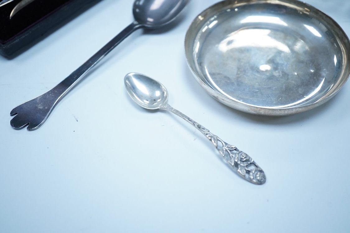 A collection of small silver to include a George V engraved concave card case, I. S. Greenberg & Co, Birmingham, 1912, 80mm, a cased late Victorian small bread fork, a modern mounted glass posy vase, an Irish nut dish, a